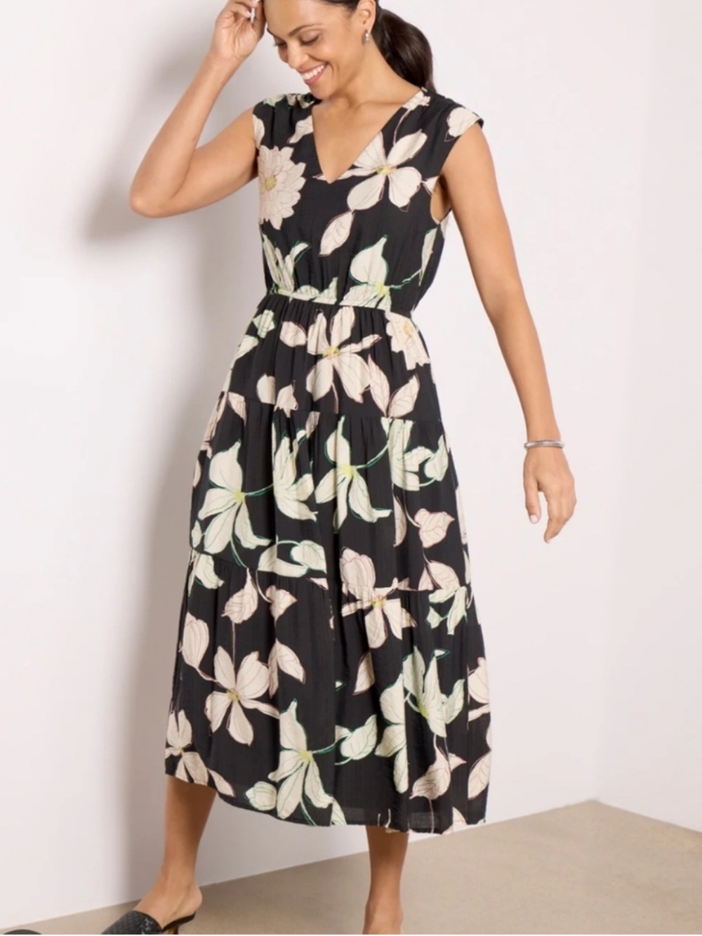 Evereve Georgia Black Multifloral V-Neck Midi Dress (Size XS)